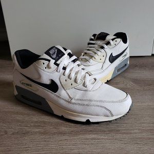 Nike Air Max 90 Essential Shoes Men’s 11 White Running Athletic Gym 599521-100